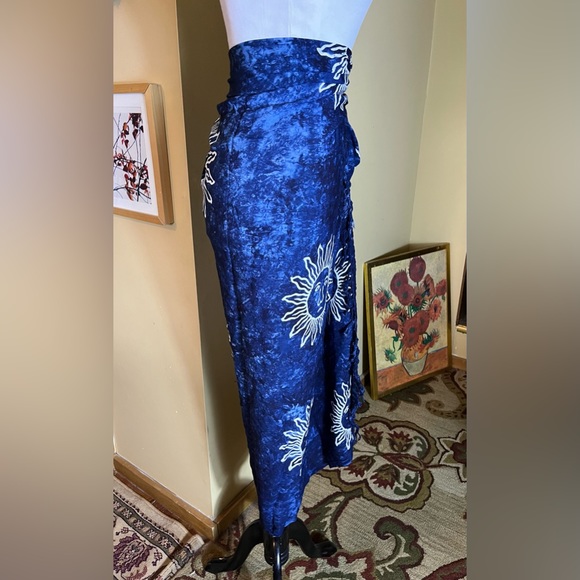 Vtg SUNGOD Size XL OSFA Sun Print Tie-Dye Blue Background Scarf Wrap Sarong NEW - Picture 10 of 15